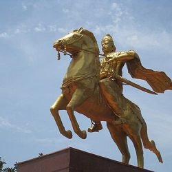 Rajaraja_Statue